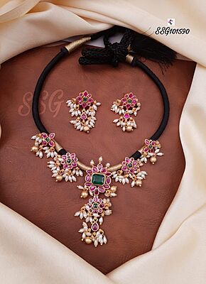 V450: Beautiful Black Beads Set