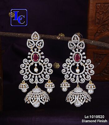 V475: Beautiful Diamond Finish Earrings