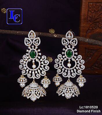 V476: Beautiful Diamond Finish Earrings