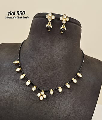 V284: Beautiful Black Beads Set
