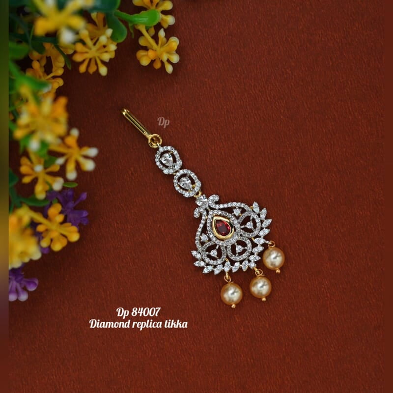 V64: Beautiful Diamond Replica Maang Tikka