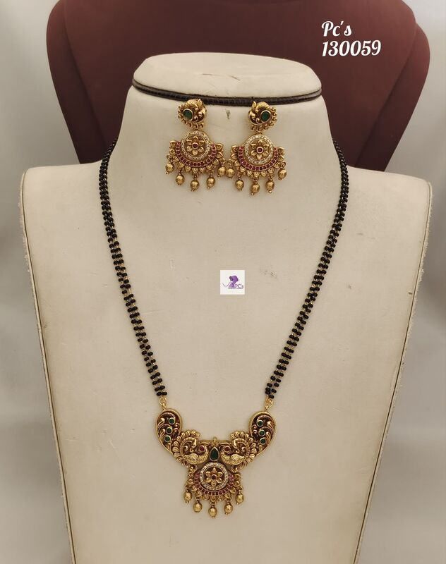 V539: Beautiful Black Beads Set