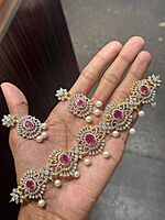 V659: Beautiful Diamond Finish Choker Set