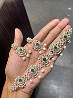 V662: Beautiful Diamond Finish Choker Set