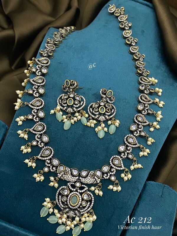 V679: Beautiful Victorian Finish Long Haram