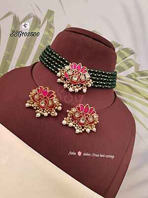 V704: Beautiful Jadau Kundan Louts Choker Set