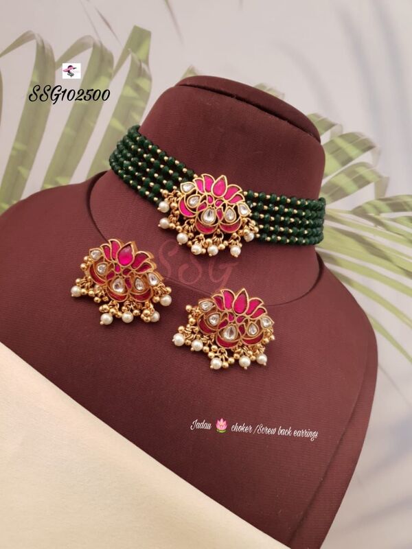 V704: Beautiful Jadau Kundan Louts Choker Set