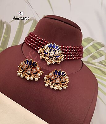 V705: Beautiful Jadau Kundan Louts Choker Set