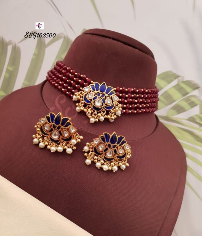 V705: Beautiful Jadau Kundan Louts Choker Set