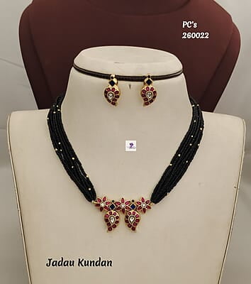 MO66: Jadau Kundan  Black Beads Set