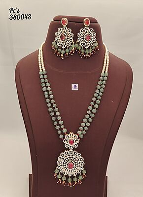 V787: Beautiful Pearls Long Haram