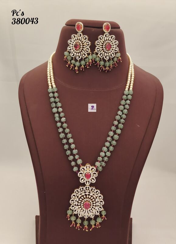 V787: Beautiful Pearls Long Haram