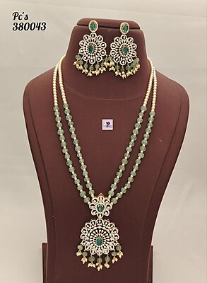 V786: Beautiful Pearls Long Haram