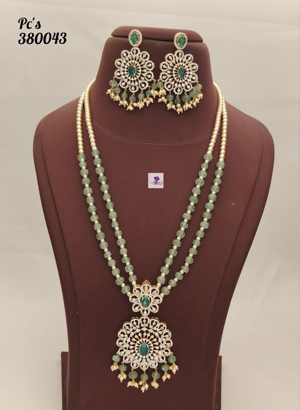 V786: Beautiful Pearls Long Haram
