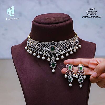 V791: Beautiful Diamond Design Choker Set