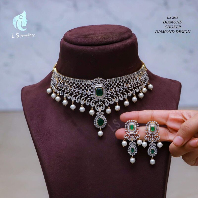 V791: Beautiful Diamond Design Choker Set