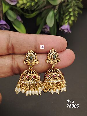 V802: Beautiful Earrings Set