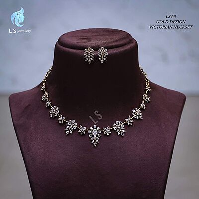 V811: Beautiful Gold Design Victorian Necklace Set