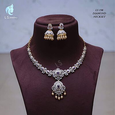V812: Beautiful Diamond Necklace Set