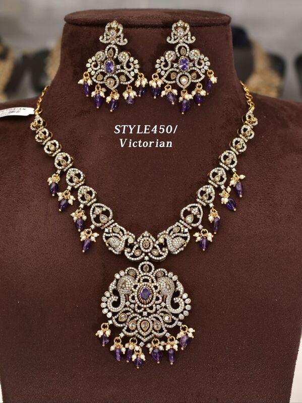 V813: Beautiful Victorian Necklace Set