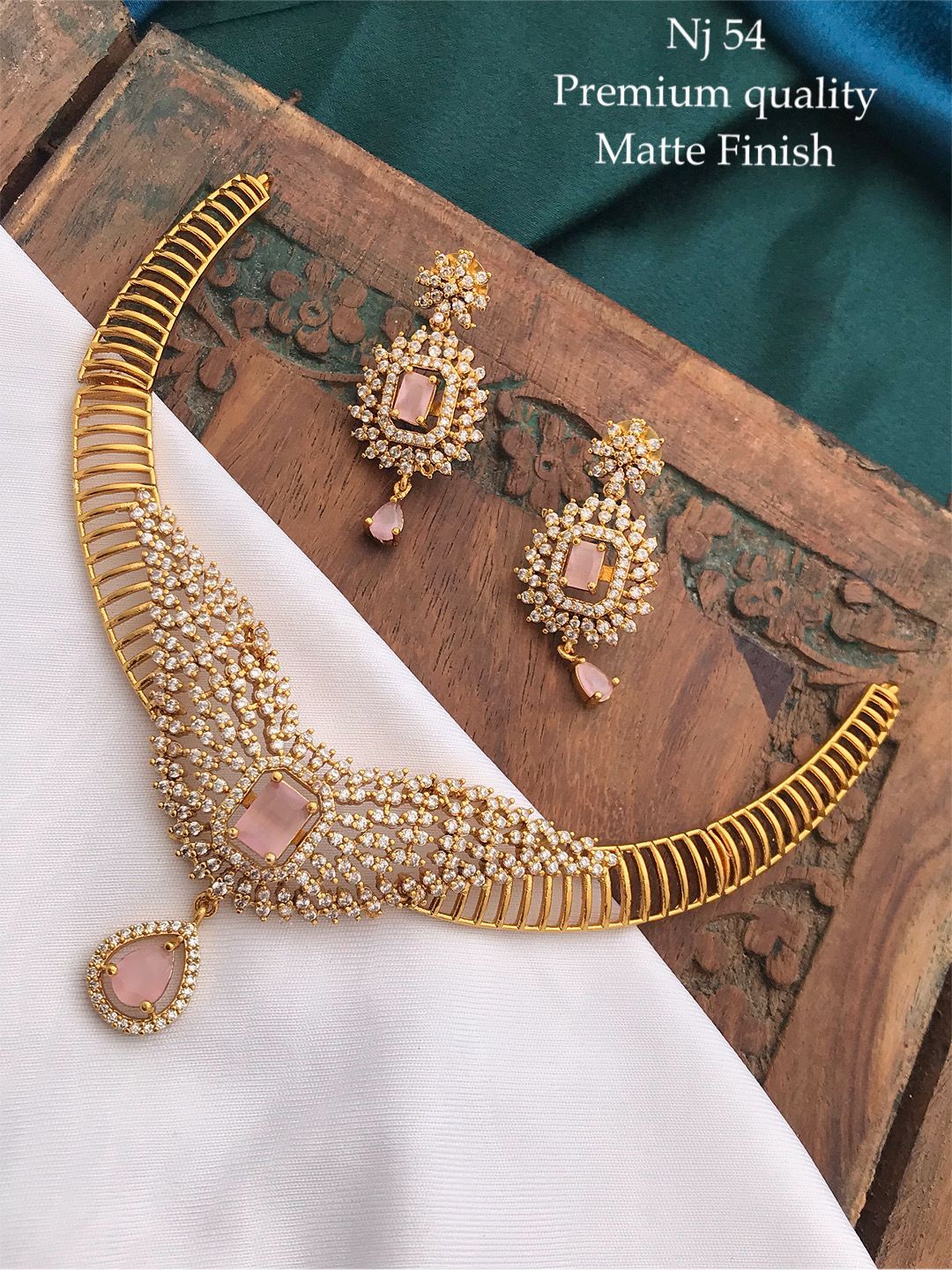 V836: Beautiful Premium Quality Matte Finish Necklace Set