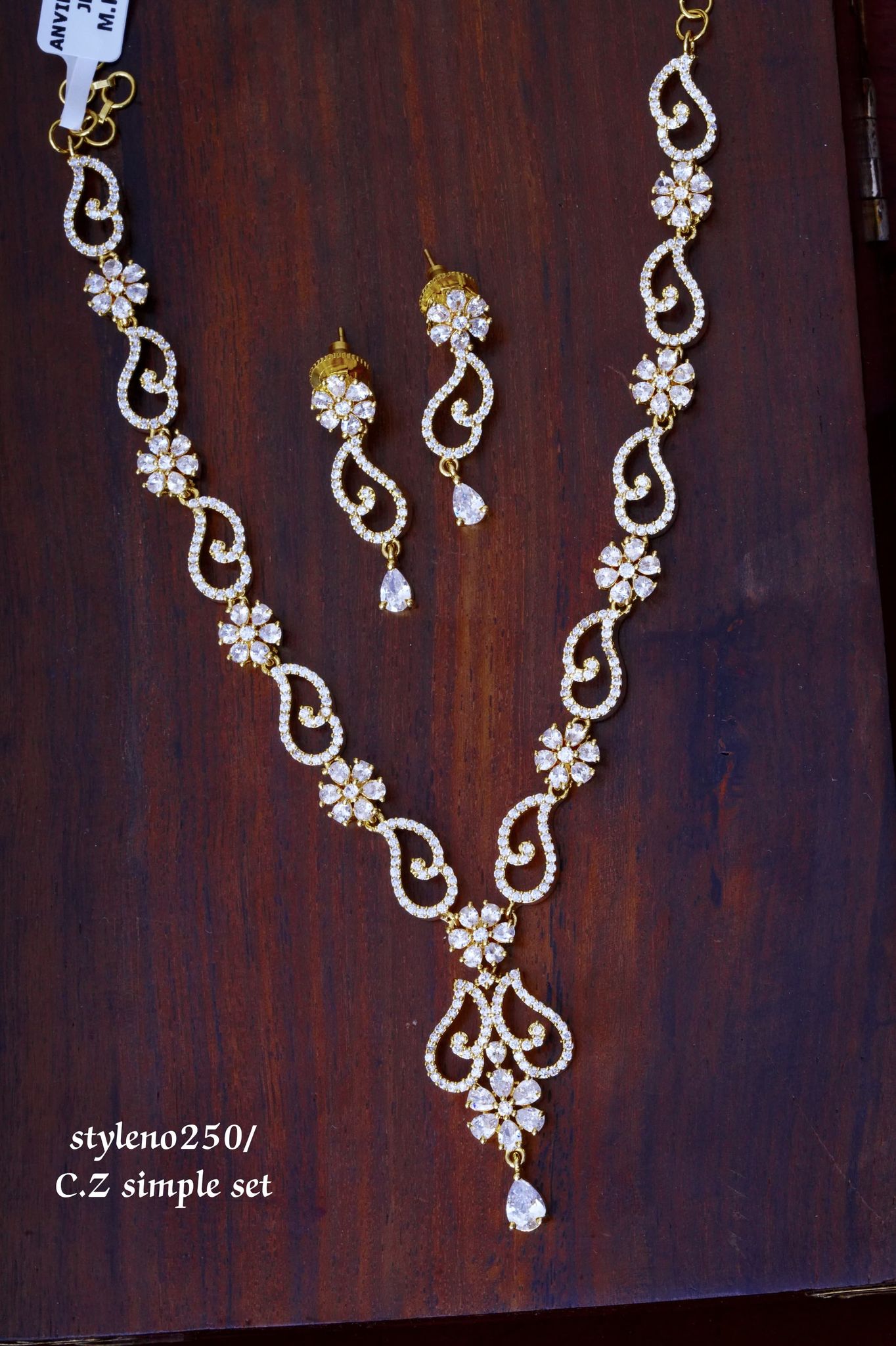 V864:Beautiful CZ Stone Necklace Set