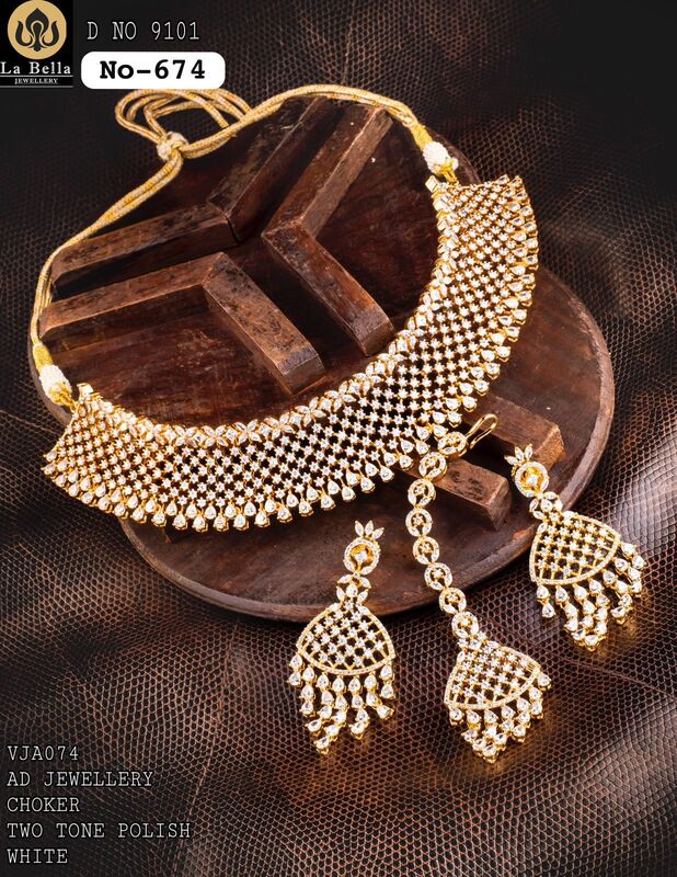 V387: Beautiful Two Tone Polish Choker Set