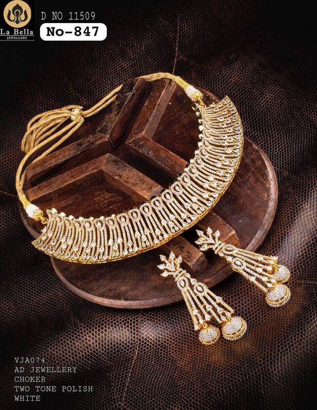 V388: Beautiful Two Tone Polish Choker Set