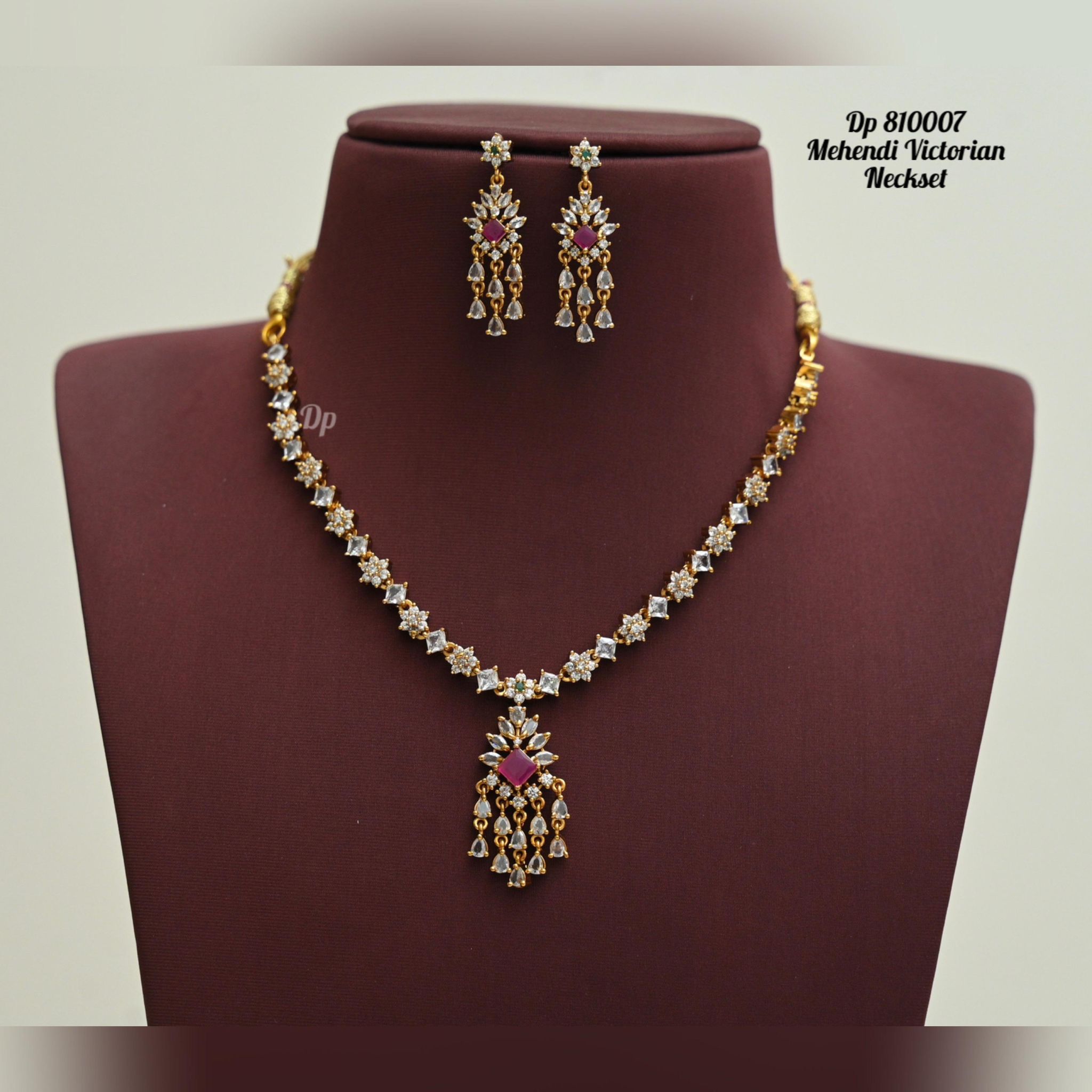 V880: Beautiful Mehendi Victorian Necklace Set