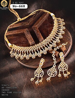 V389: Beautiful Two Tone Polish Choker Set