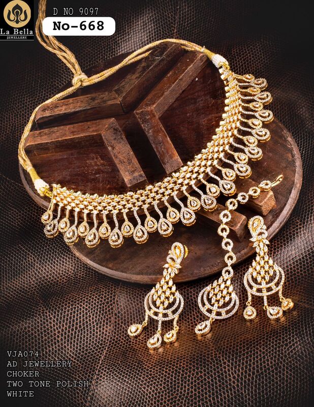 V389: Beautiful Two Tone Polish Choker Set