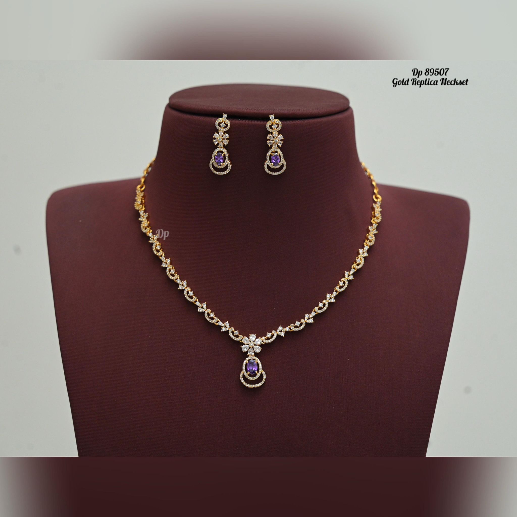 V889: Beautiful Gold Replica Necklace Set