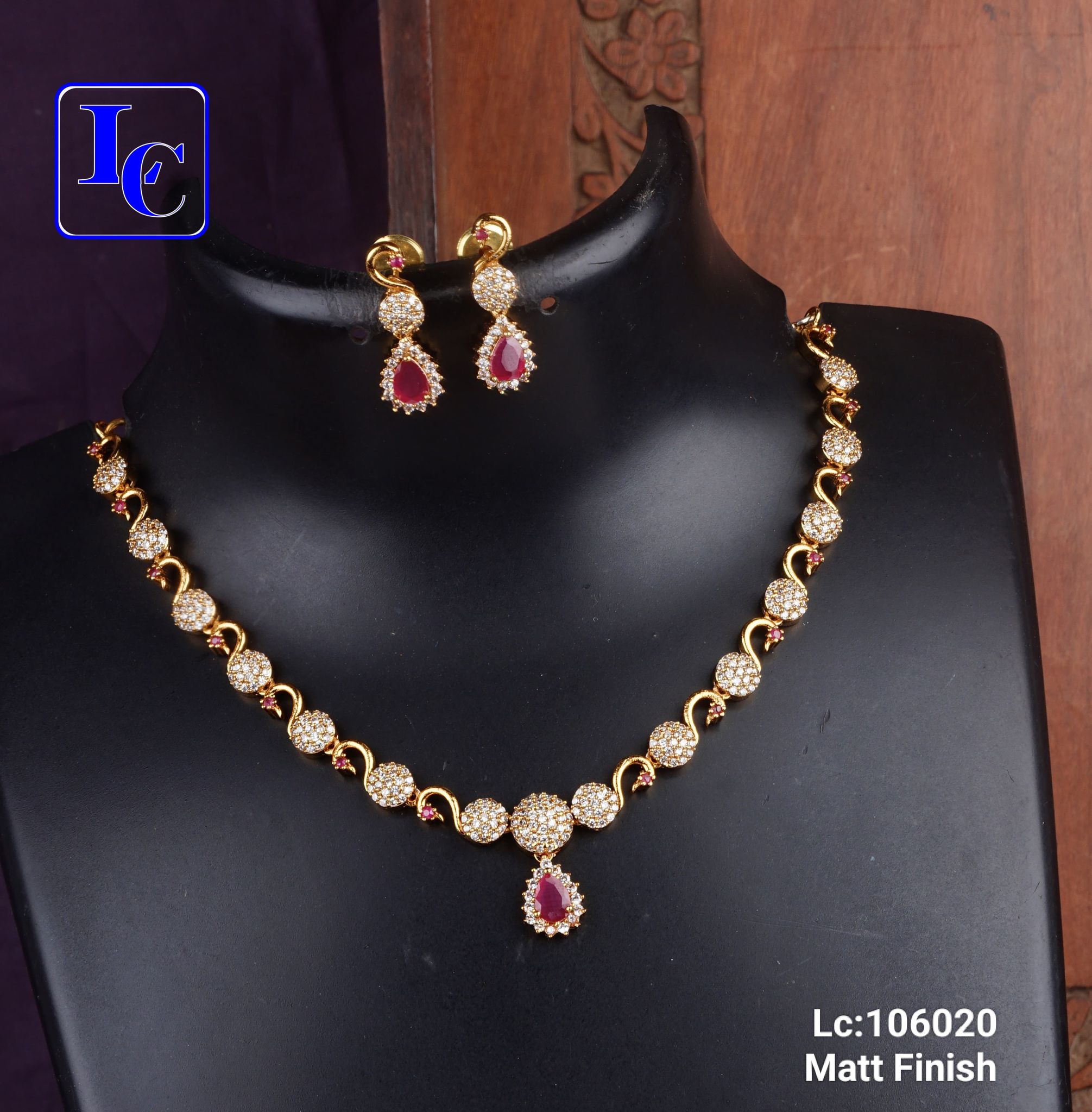 V892: Beautiful Matt Finish Necklace Set