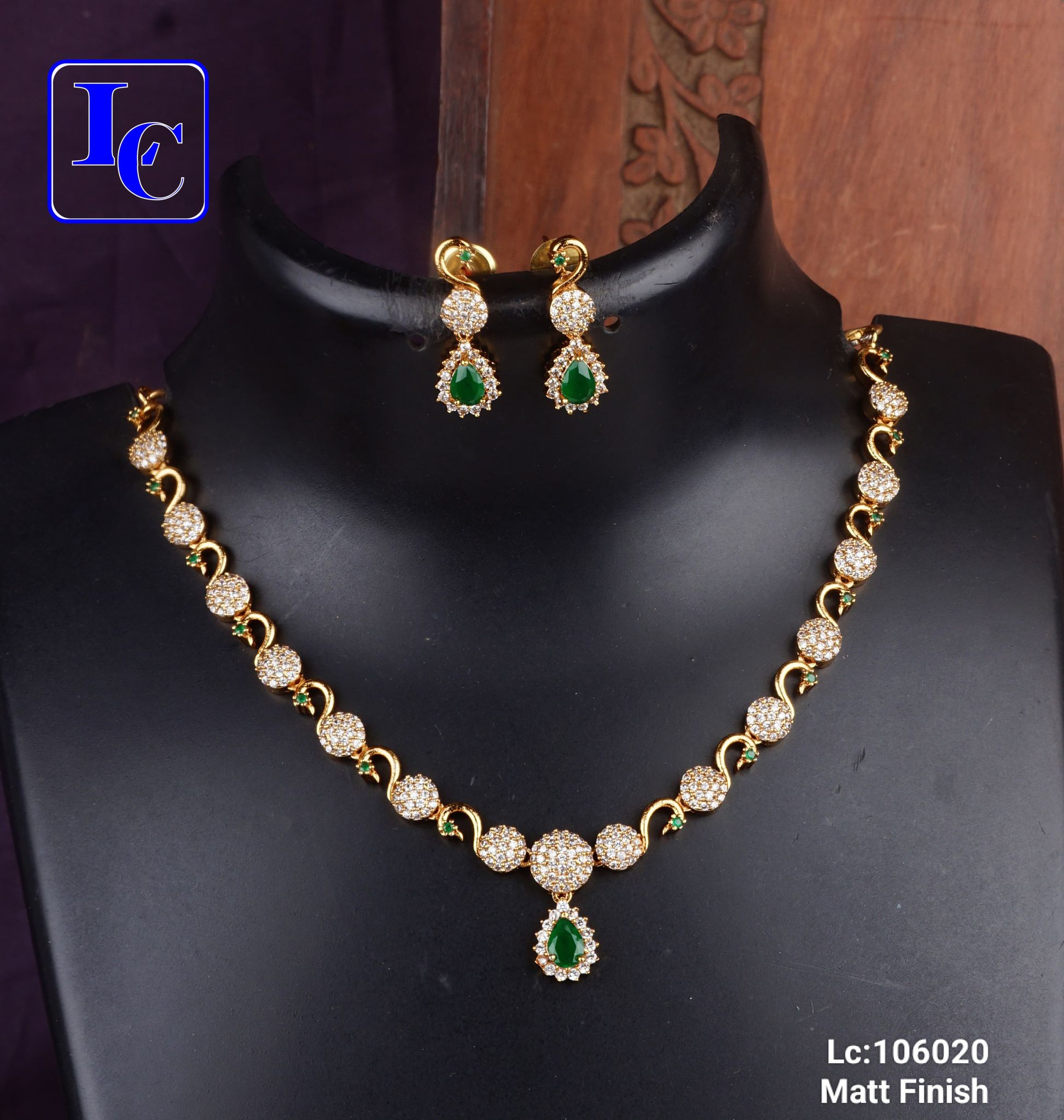 V893: Beautiful Matt Finish Necklace Set