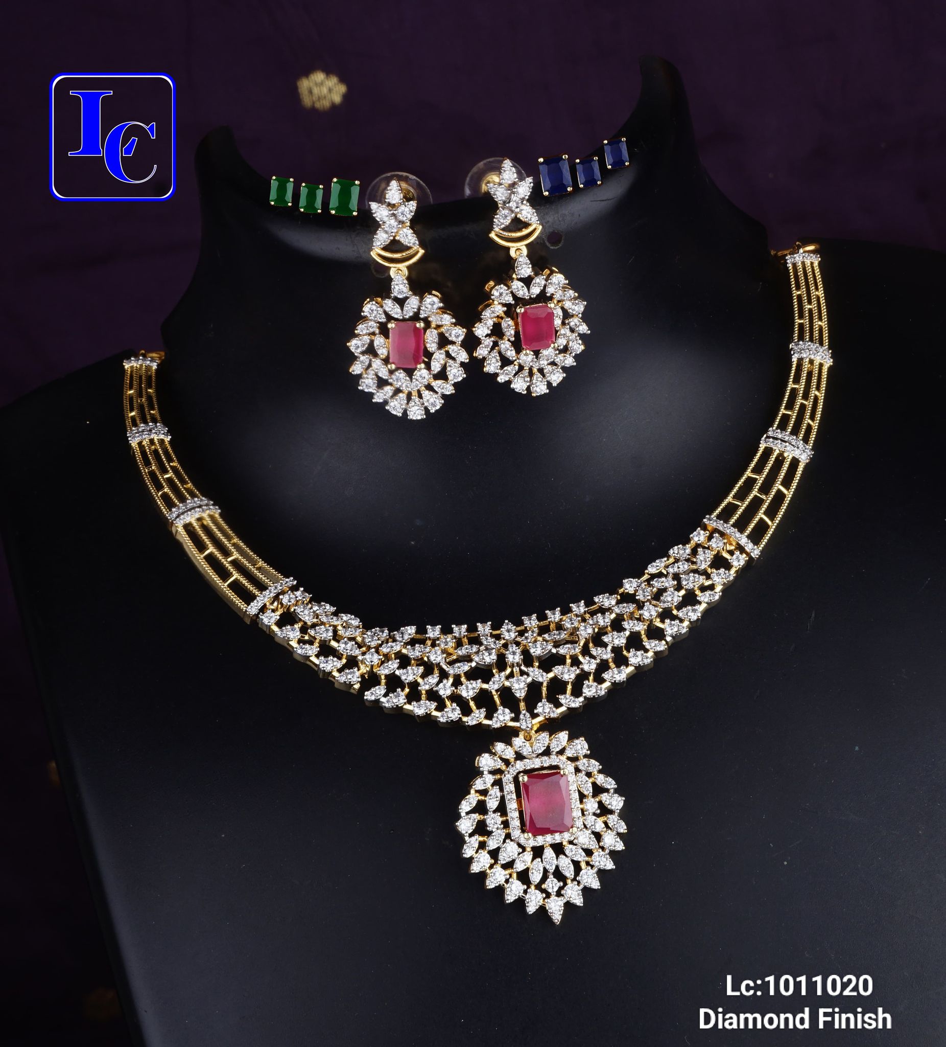 V895: Beautiful Diamond  Finish Necklace Set