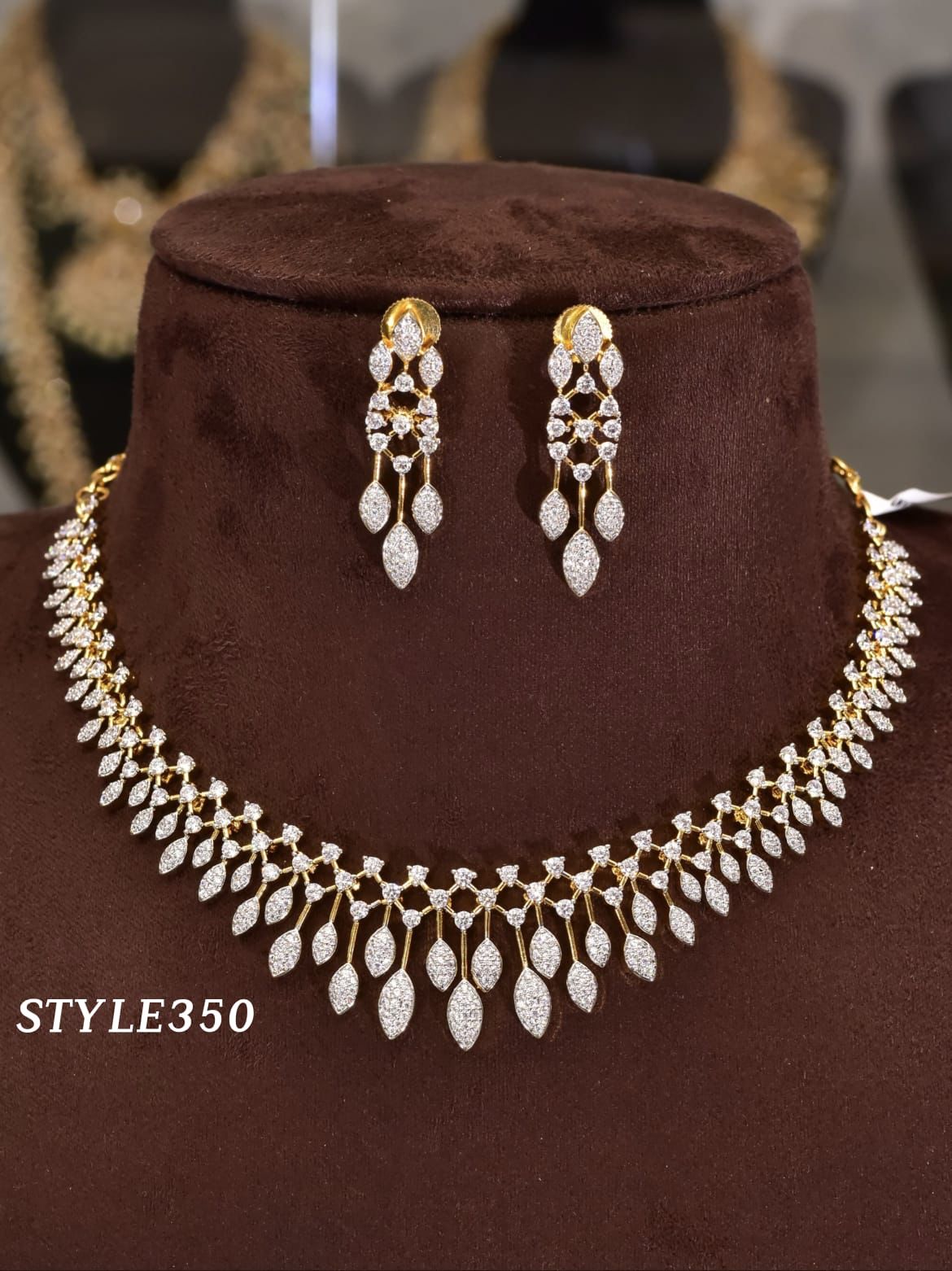 V898: Beautiful Necklace Set