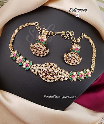 V164: Beautiful Choker Set