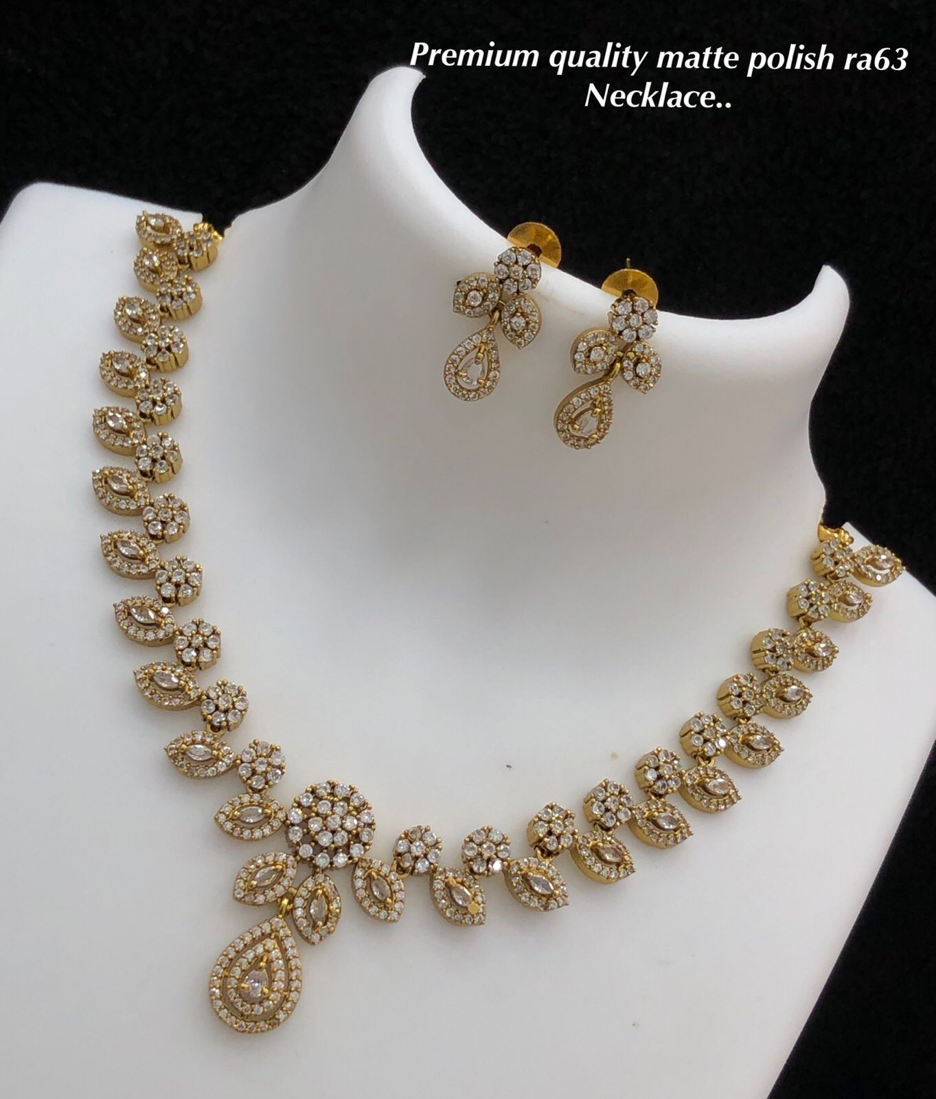 V904: Beautiful Premium Quality Matte Polish Necklace Set