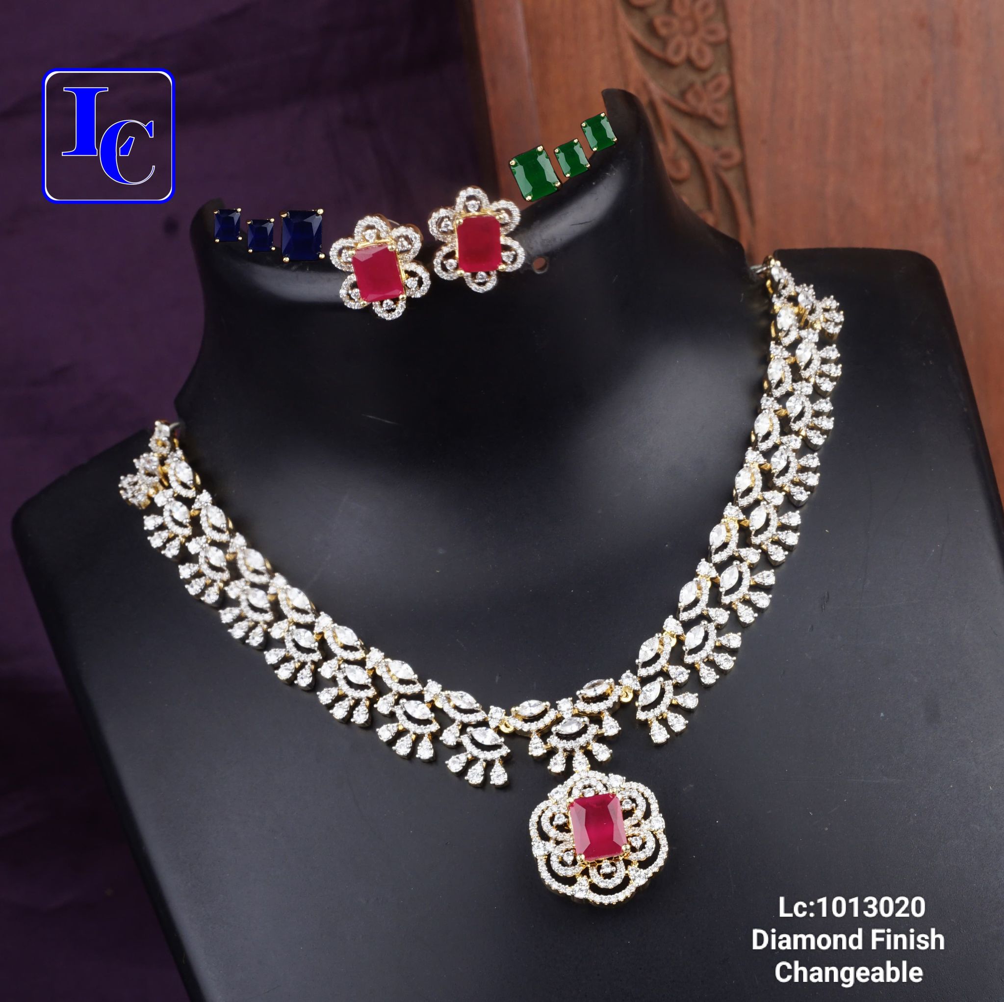 V896: Beautiful Diamond  Finish Changeable Necklace Set