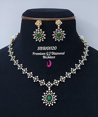 V913: Beautiful GJ Diamond Necklace Set