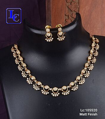 V916: Beautiful Matt Finish Necklace Set