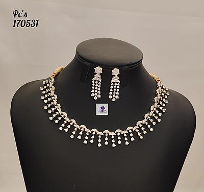 V919: Beautiful Necklace Set