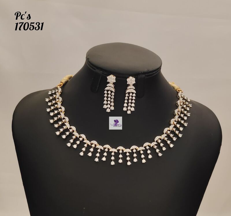 V919: Beautiful Necklace Set