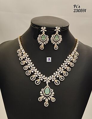 V936: Beautiful Necklace Set