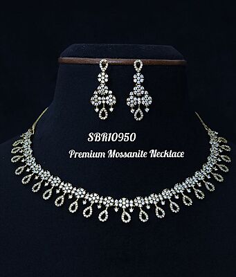 V937: Beautiful Premium Mossanite Necklace Set