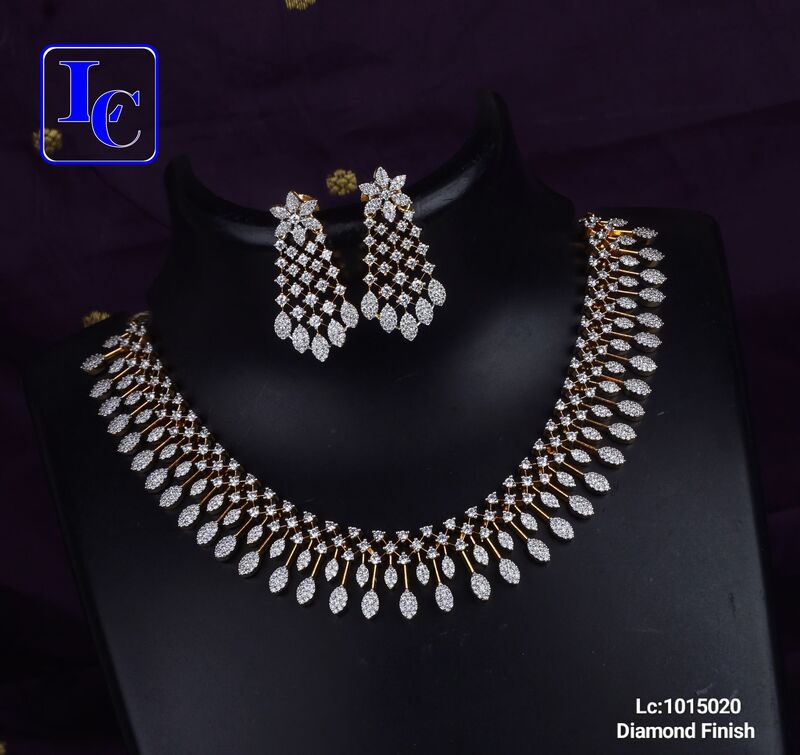 V938:Beautiful Diamond Finish Necklace Set