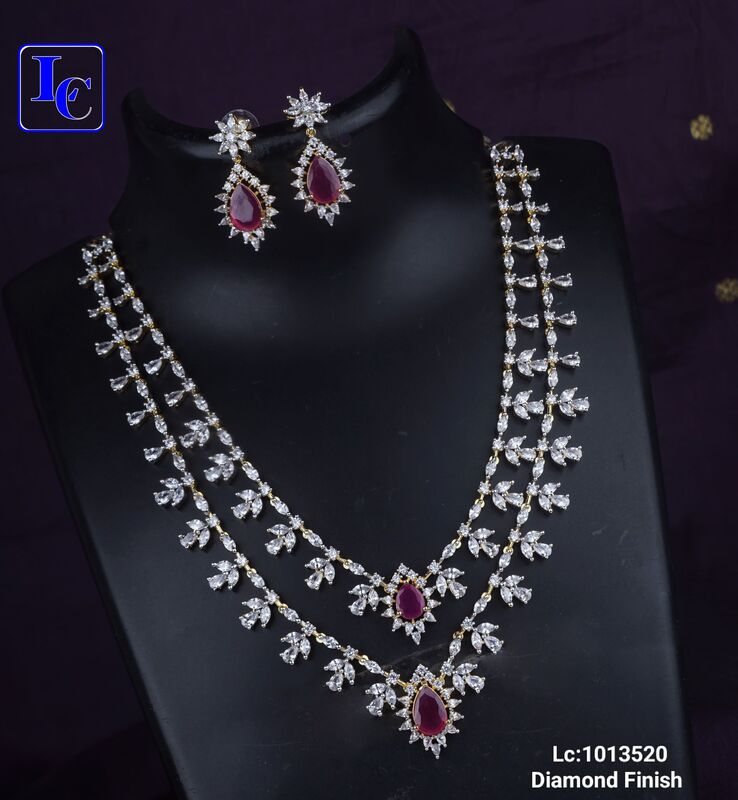 V945: Beautiful 2 Layered Diamond Finish Necklace Set