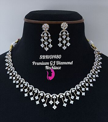 V947: Beautiful GJ Diamond Necklace Set
