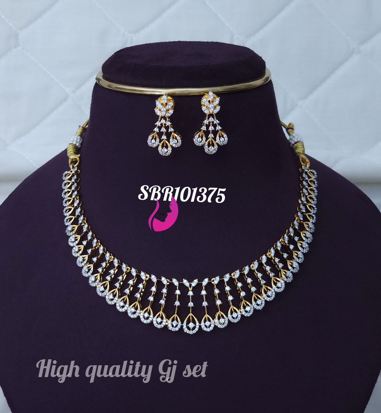 v952: Beautiful High Quality GJ Necklace Set