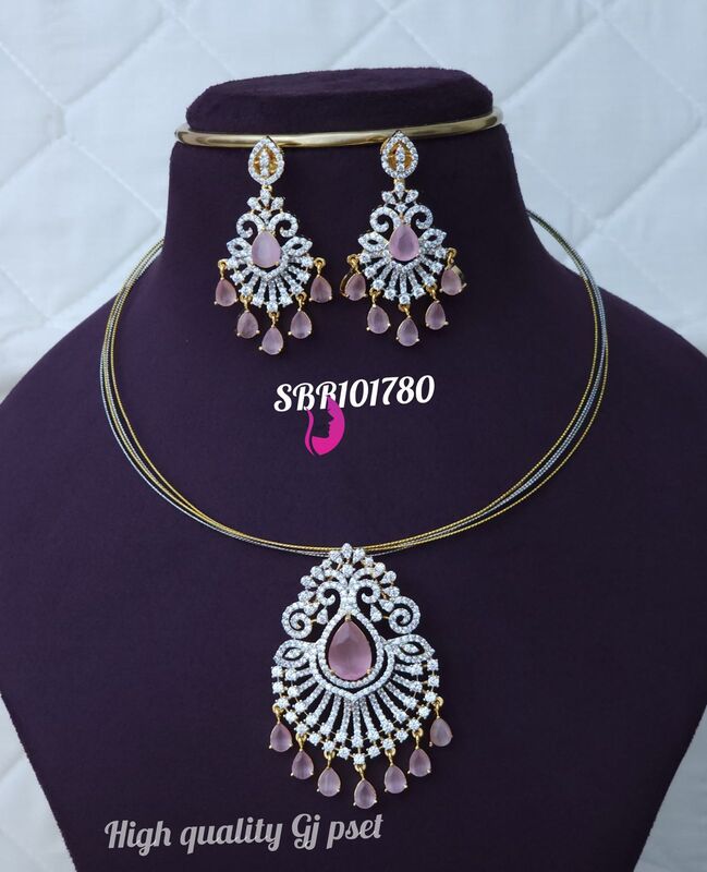 v956: Beautiful High Quality GJ Necklace Set